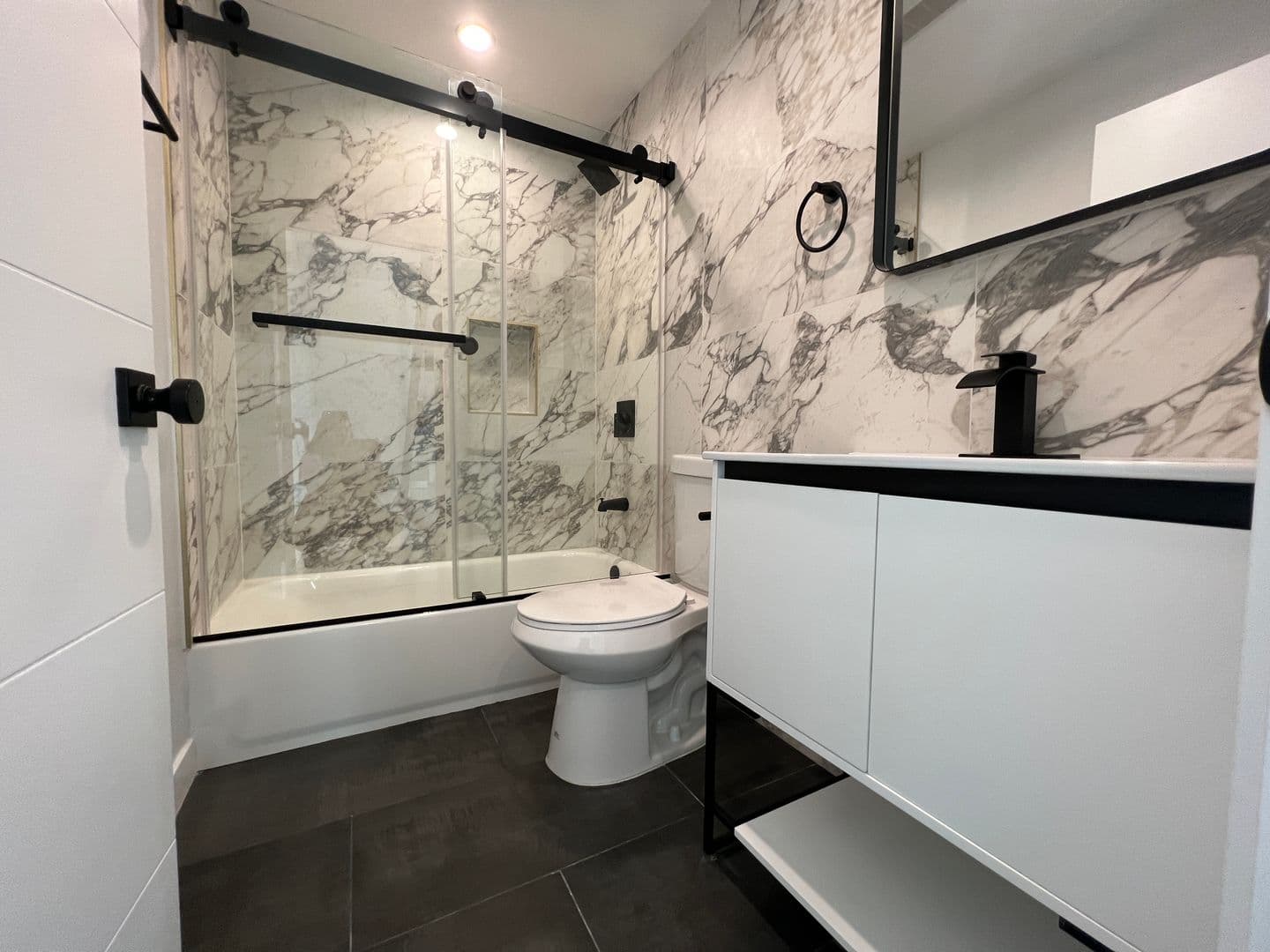Los Angeles Apartment: 5526 Blackwelder St