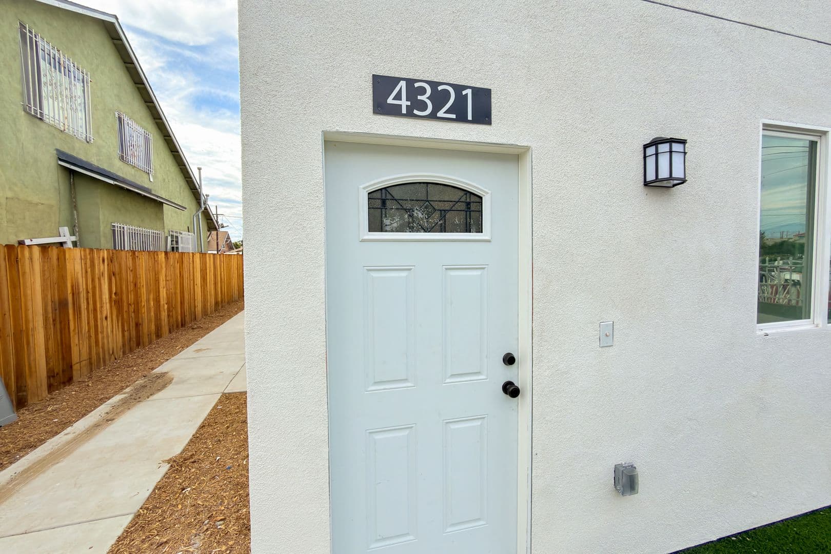 Los Angeles Apartment: 4323 Honduras St