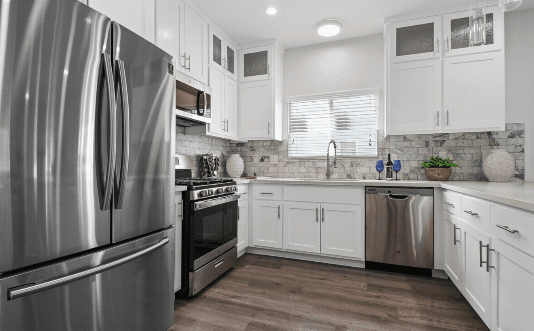 North Hollywood Apartment: 6841 Radford Ave