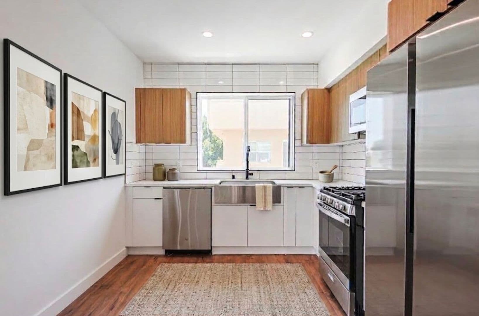 North Hollywood Apartment: 6455 Troost Ave