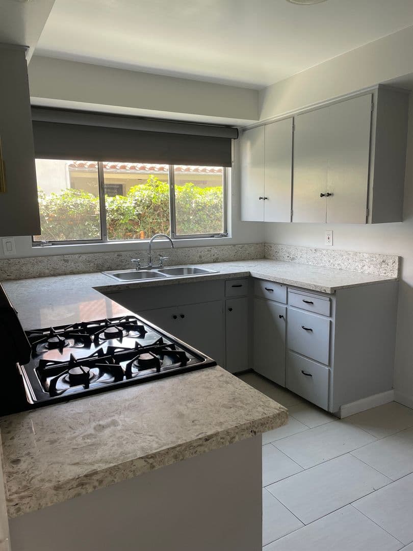 Pasadena Apartment: 295 W California Blvd