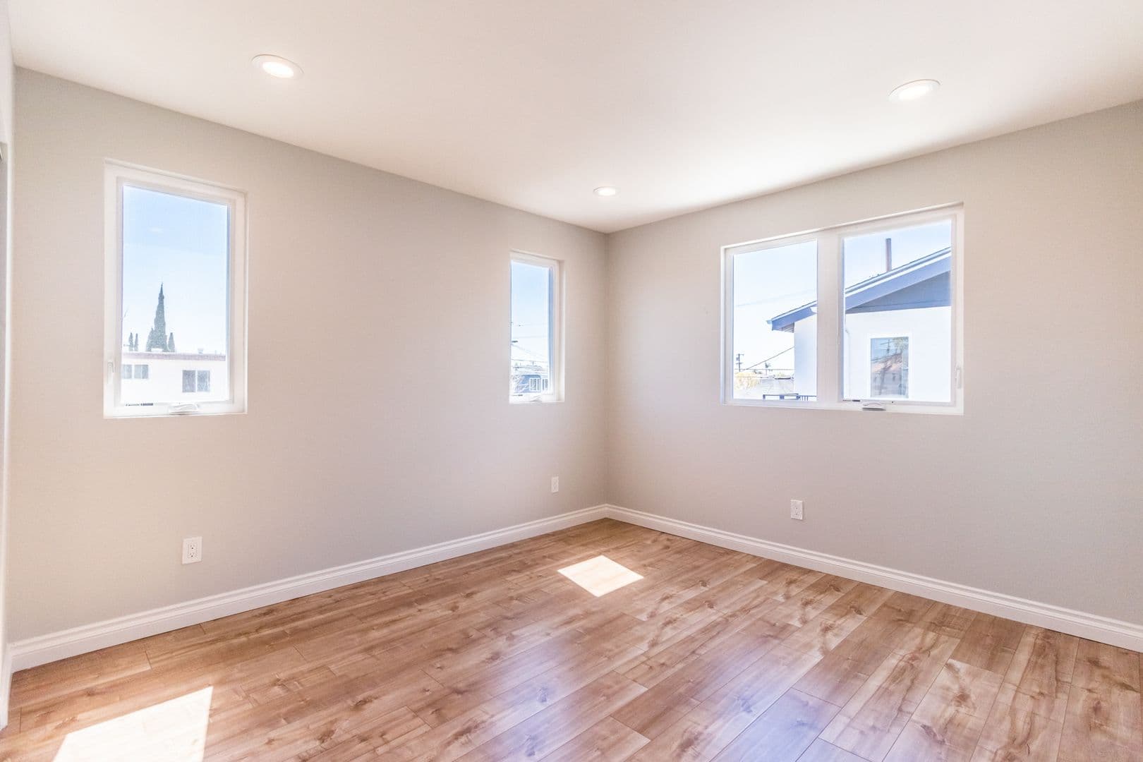 Los Angeles Apartment: 1737 S Longwood Ave