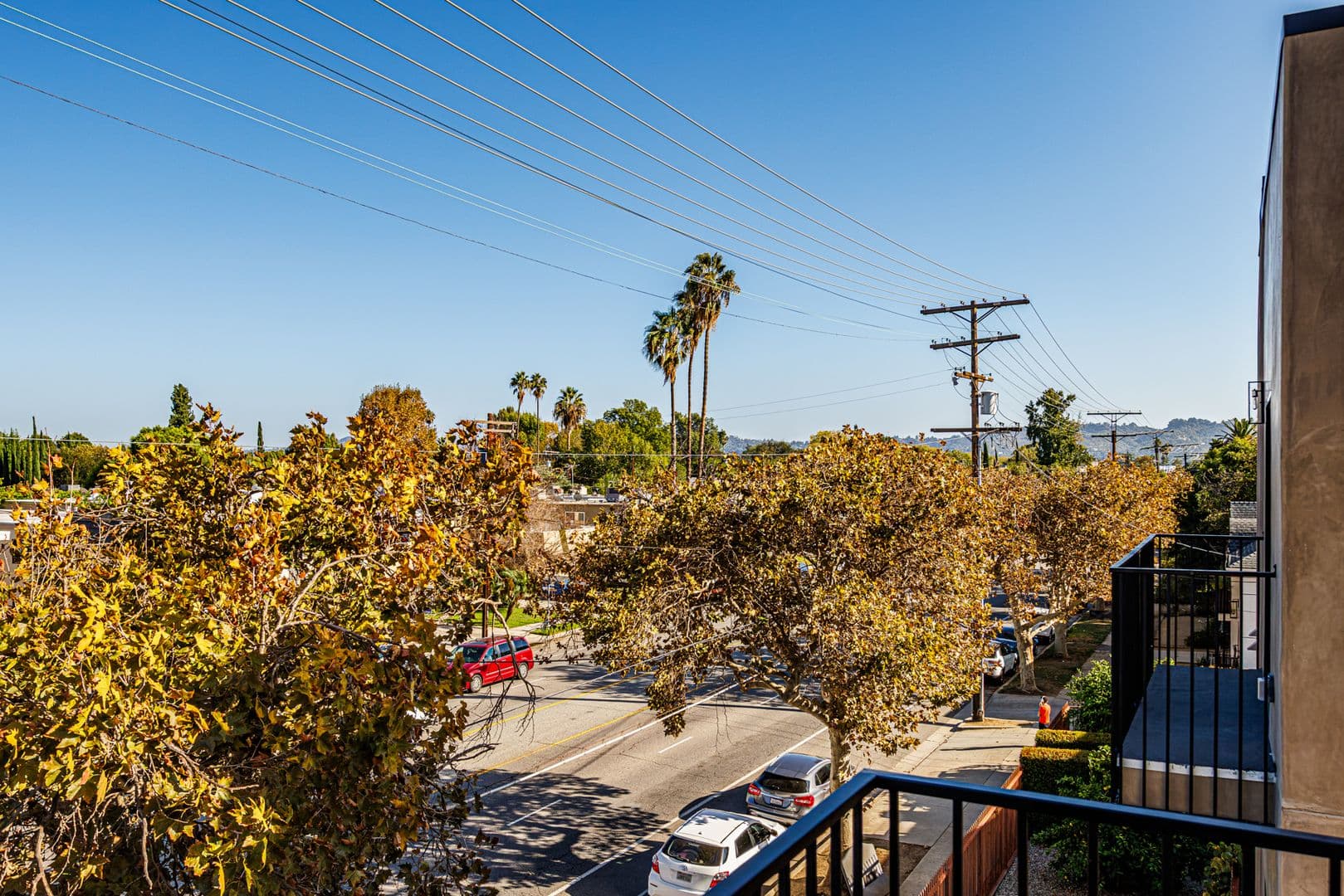 Sherman Oaks Apartment: 5931 Woodman Ave