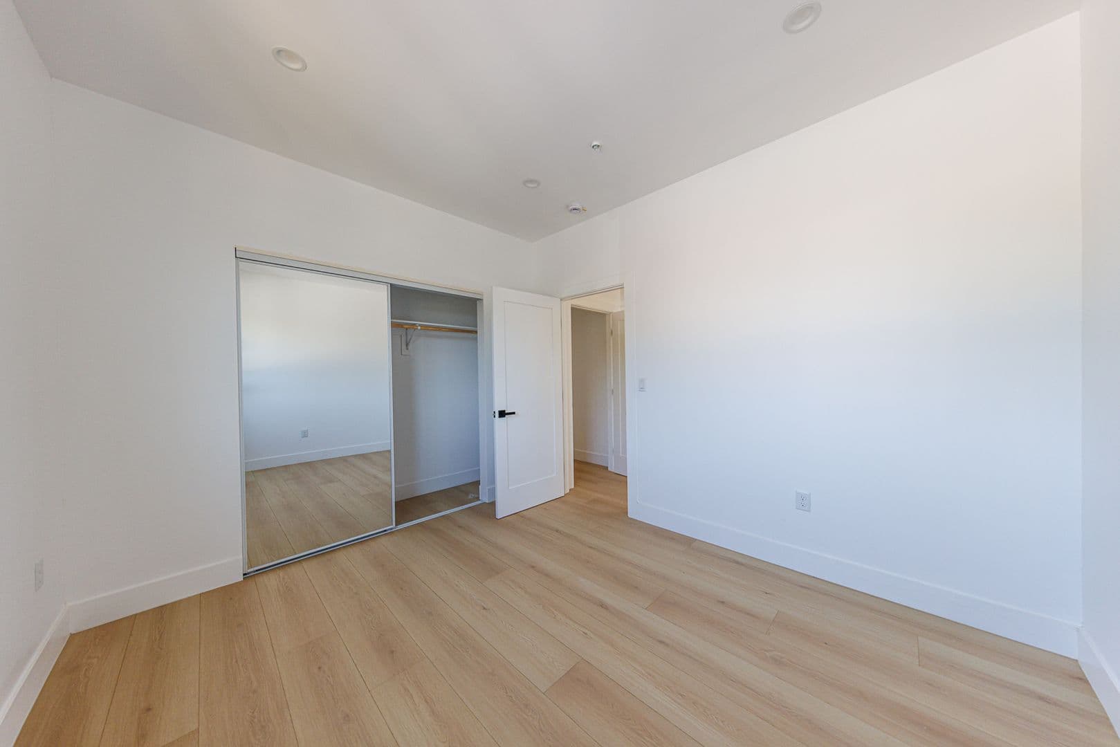 Los Angeles Apartment: 3442 West Blvd