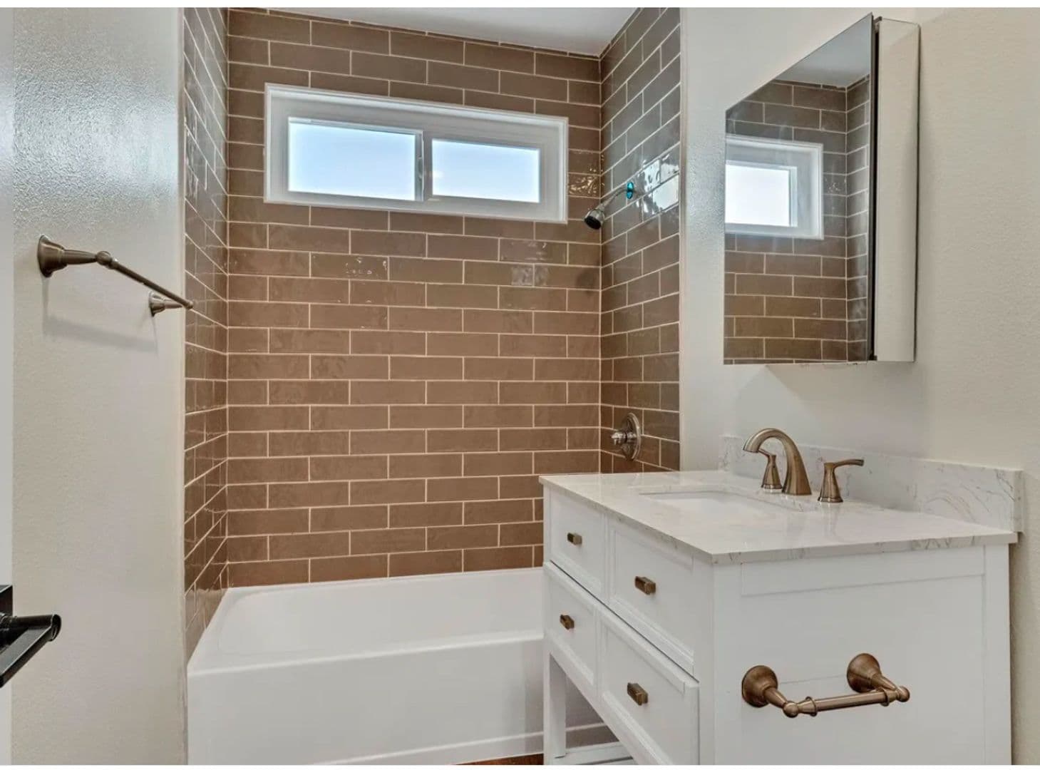 North Hollywood Apartment: 11720 Hamlin Street