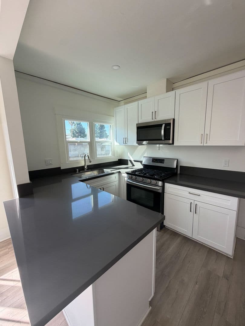 Los Angeles Apartment: 1112 Browning Blvd