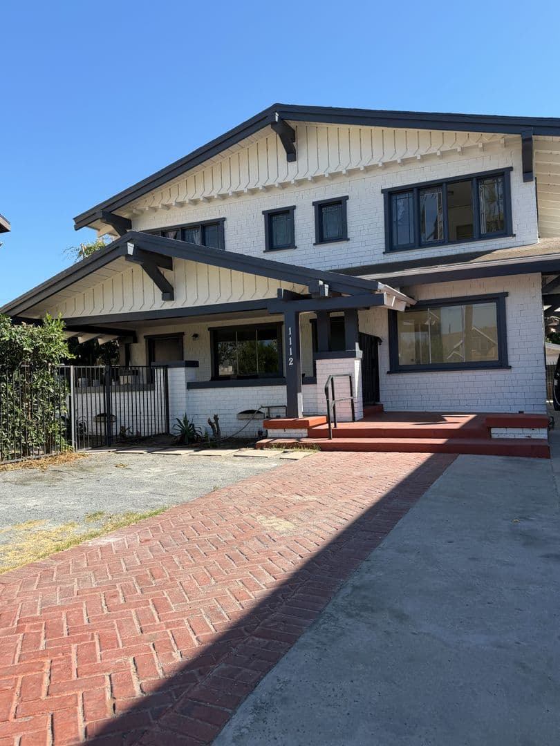 Los Angeles Apartment: 1112 Browning Blvd