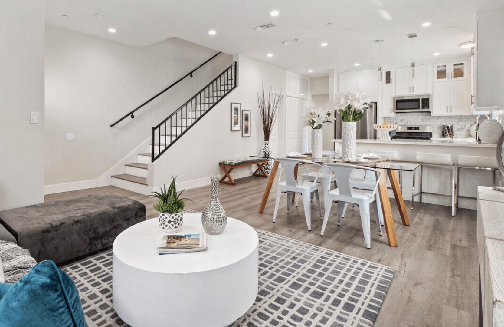 North Hollywood Apartment: 6841 Radford Ave