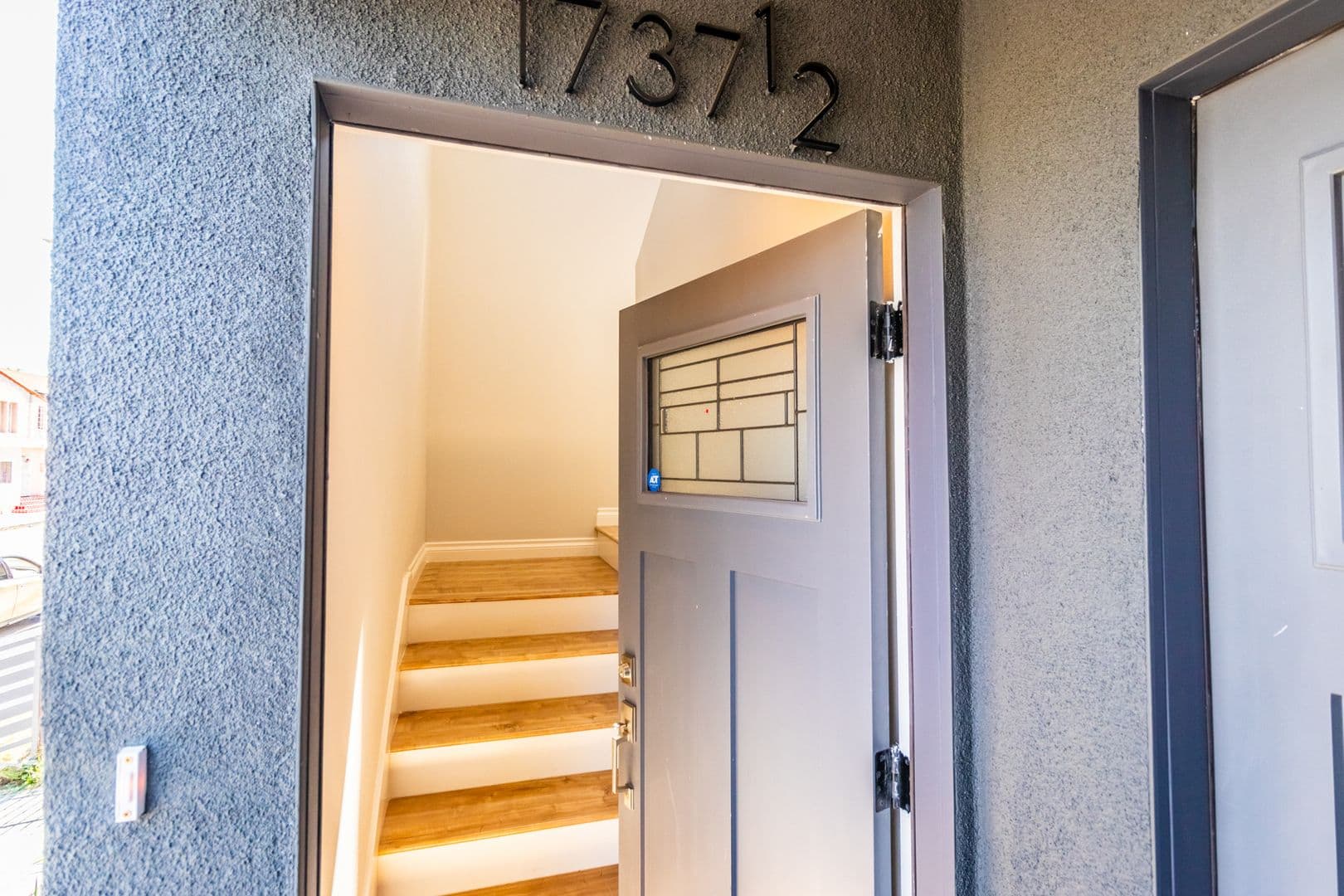 Los Angeles Apartment: 1737 S Longwood Ave