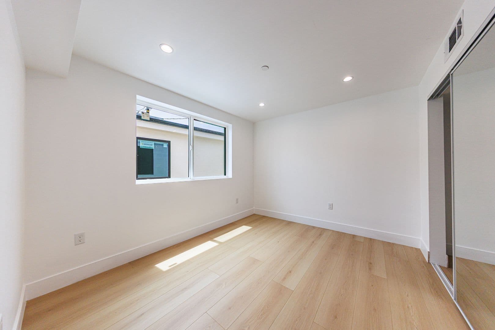 Los Angeles Apartment: 1015 S. Citrus Ave