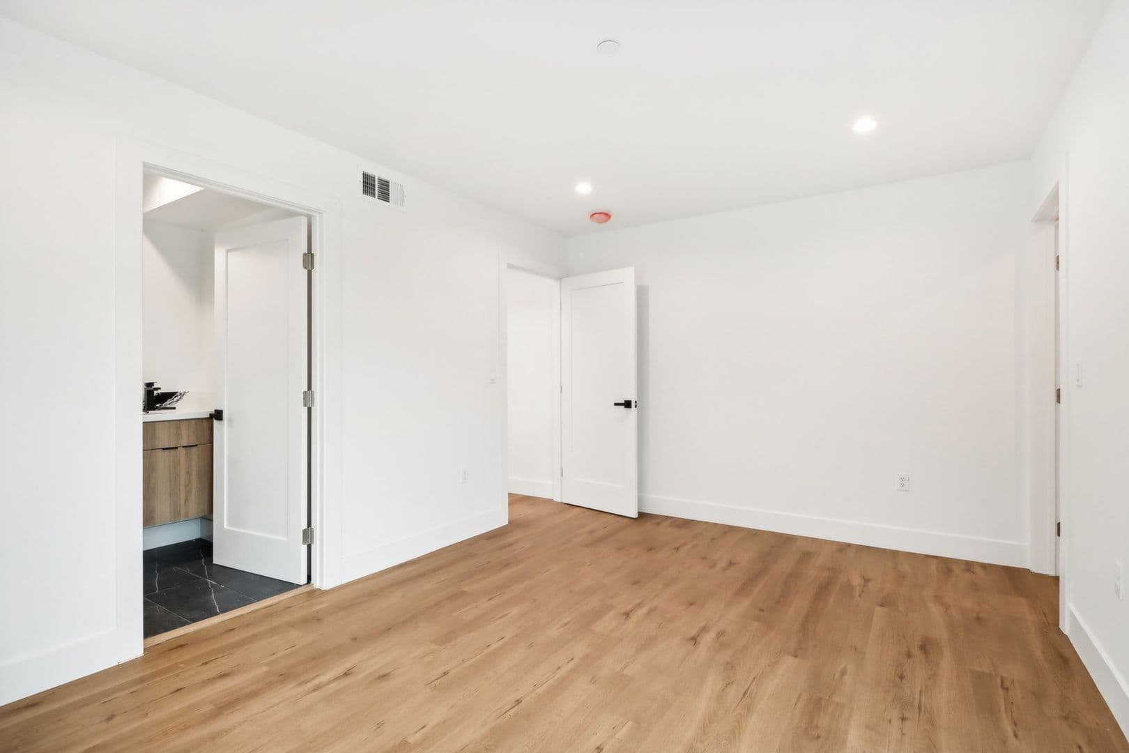 Los Angeles Apartment: 4512 St. Elmo Dr