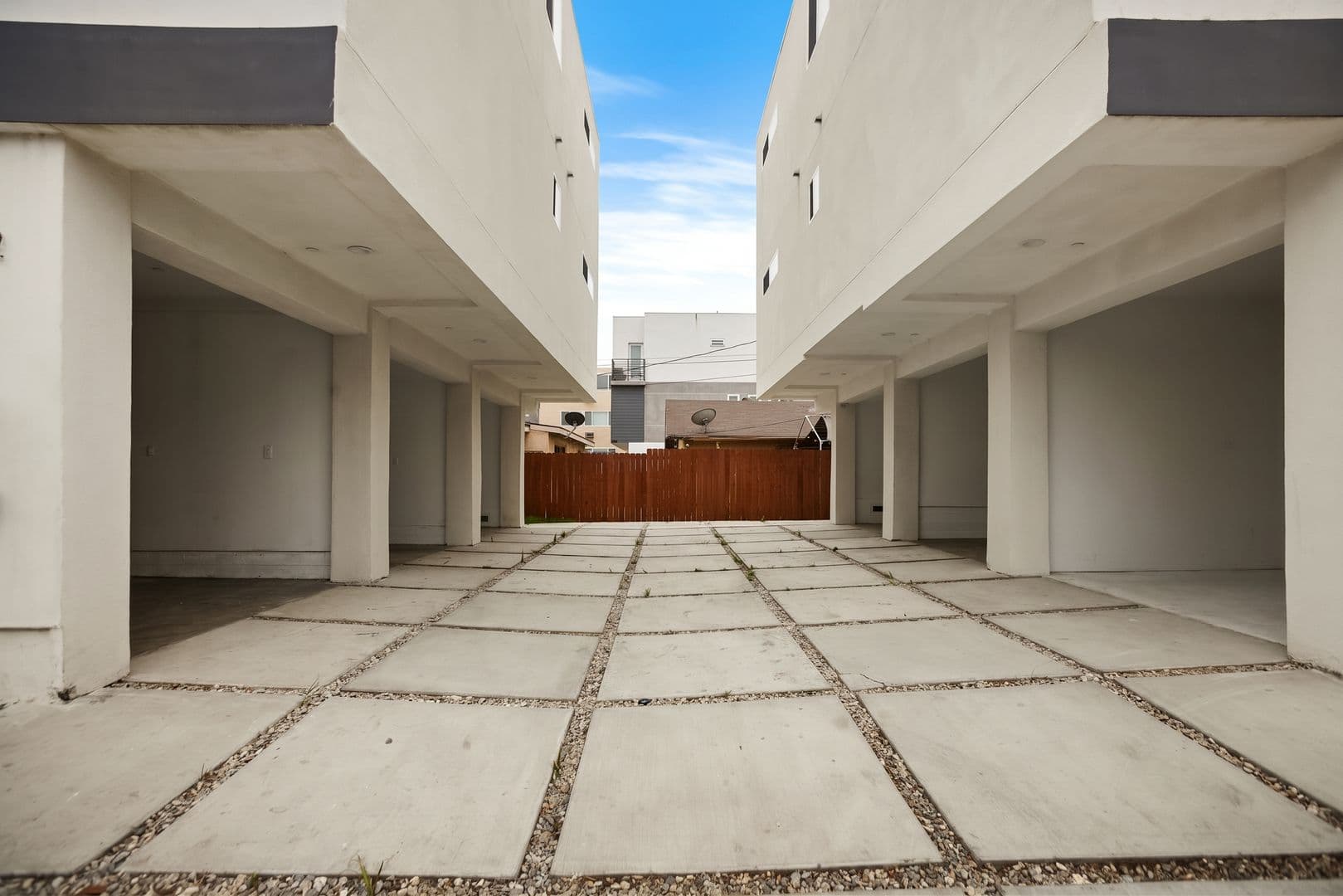 Los Angeles Apartment: 443 N Heliotrope Dr