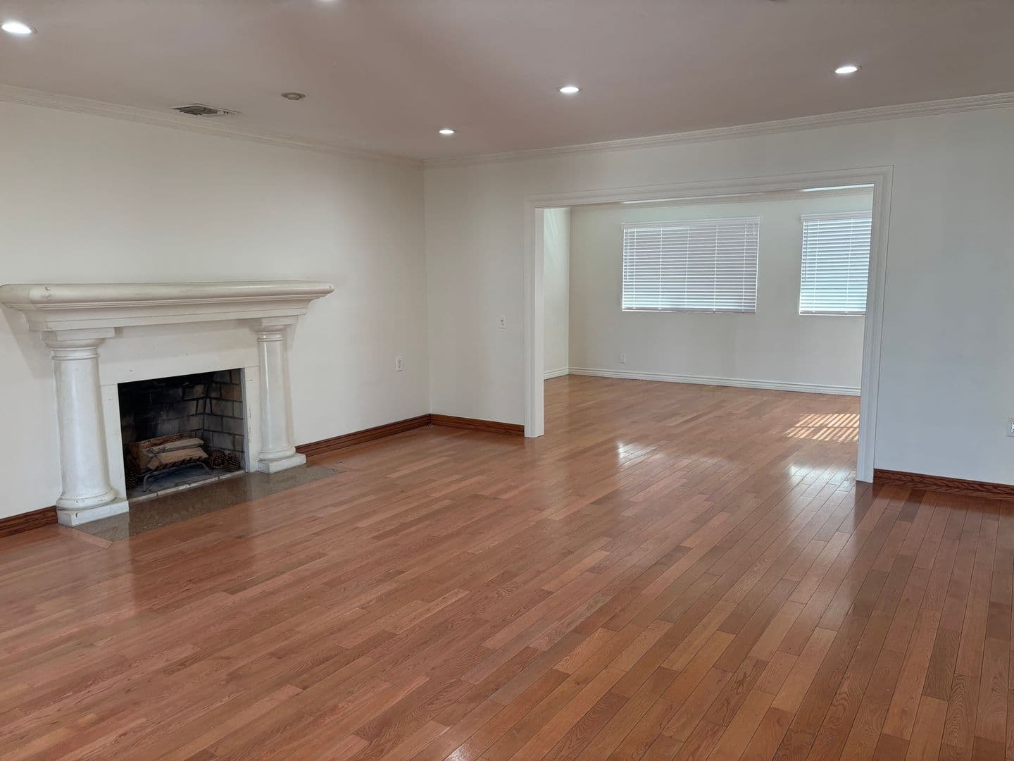 Sun Valley House: 11248 Lull Street