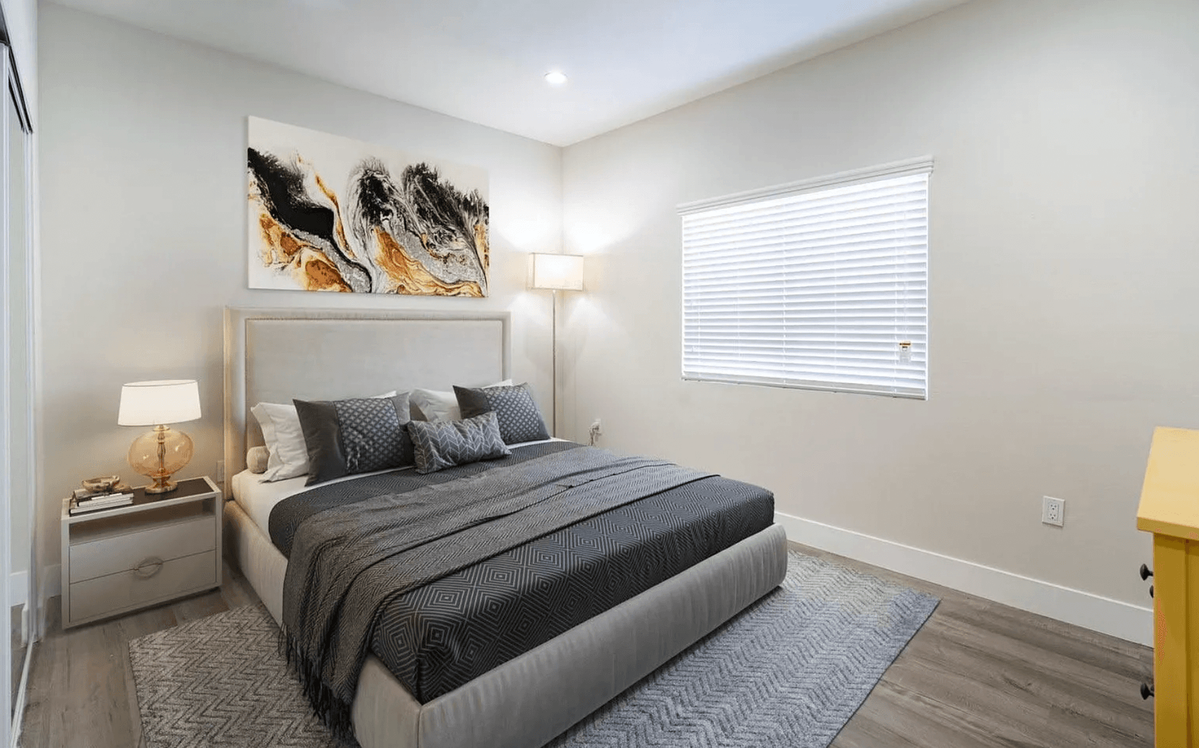 North Hollywood Apartment: 6841 Radford Ave
