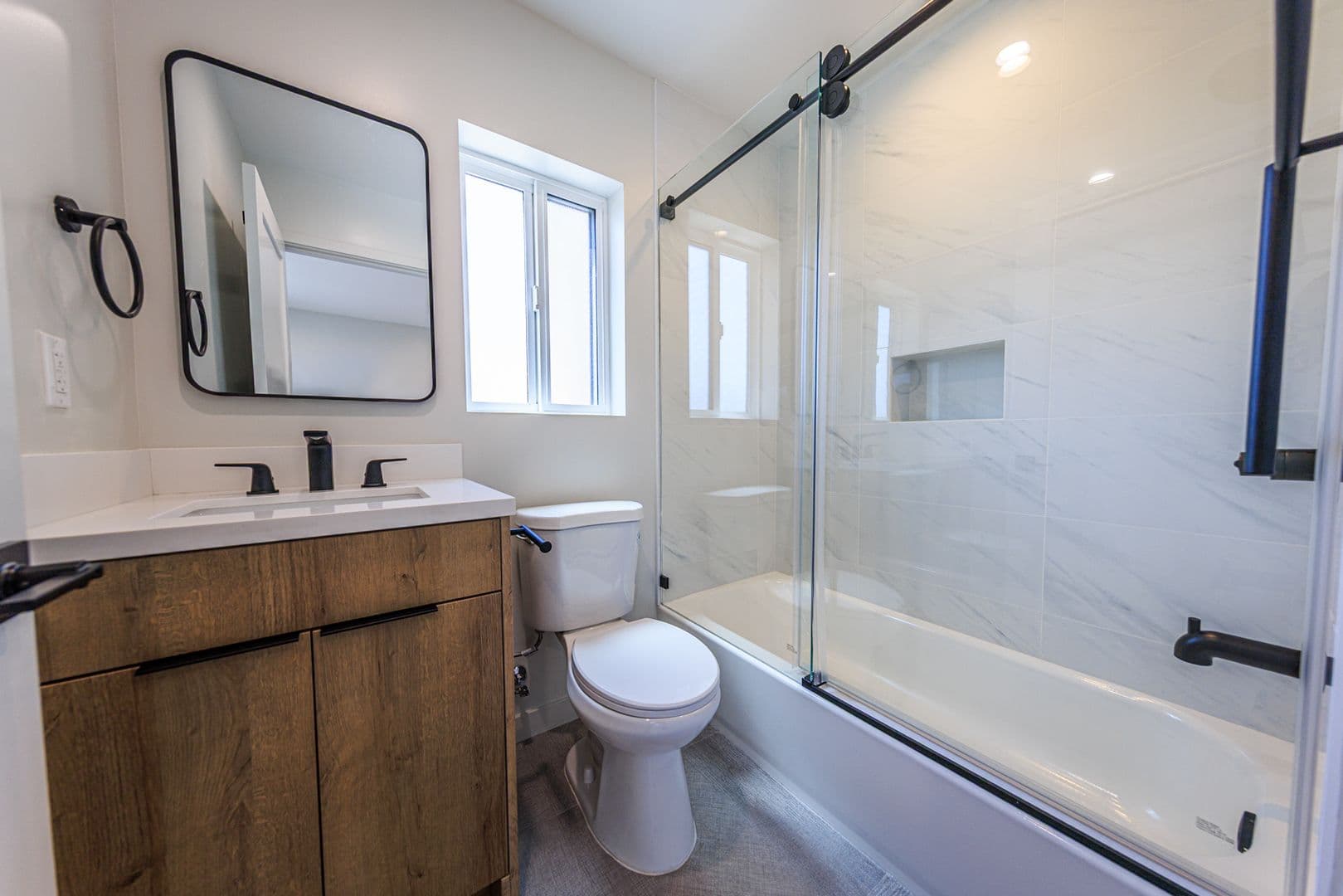 Los Angeles Apartment: 6092 La Prada St