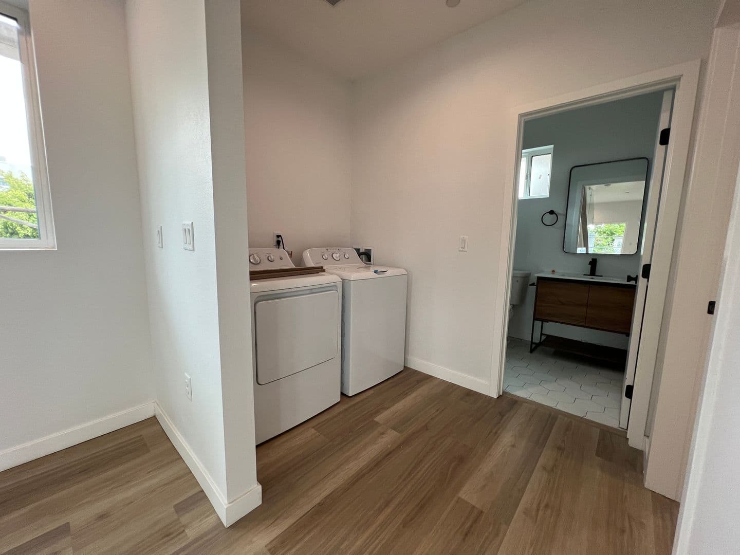 Los Angeles Apartment: 5526 Blackwelder St