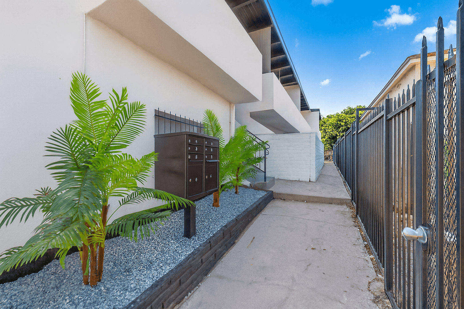 Los Angeles Apartment: 12121 Washington Pl