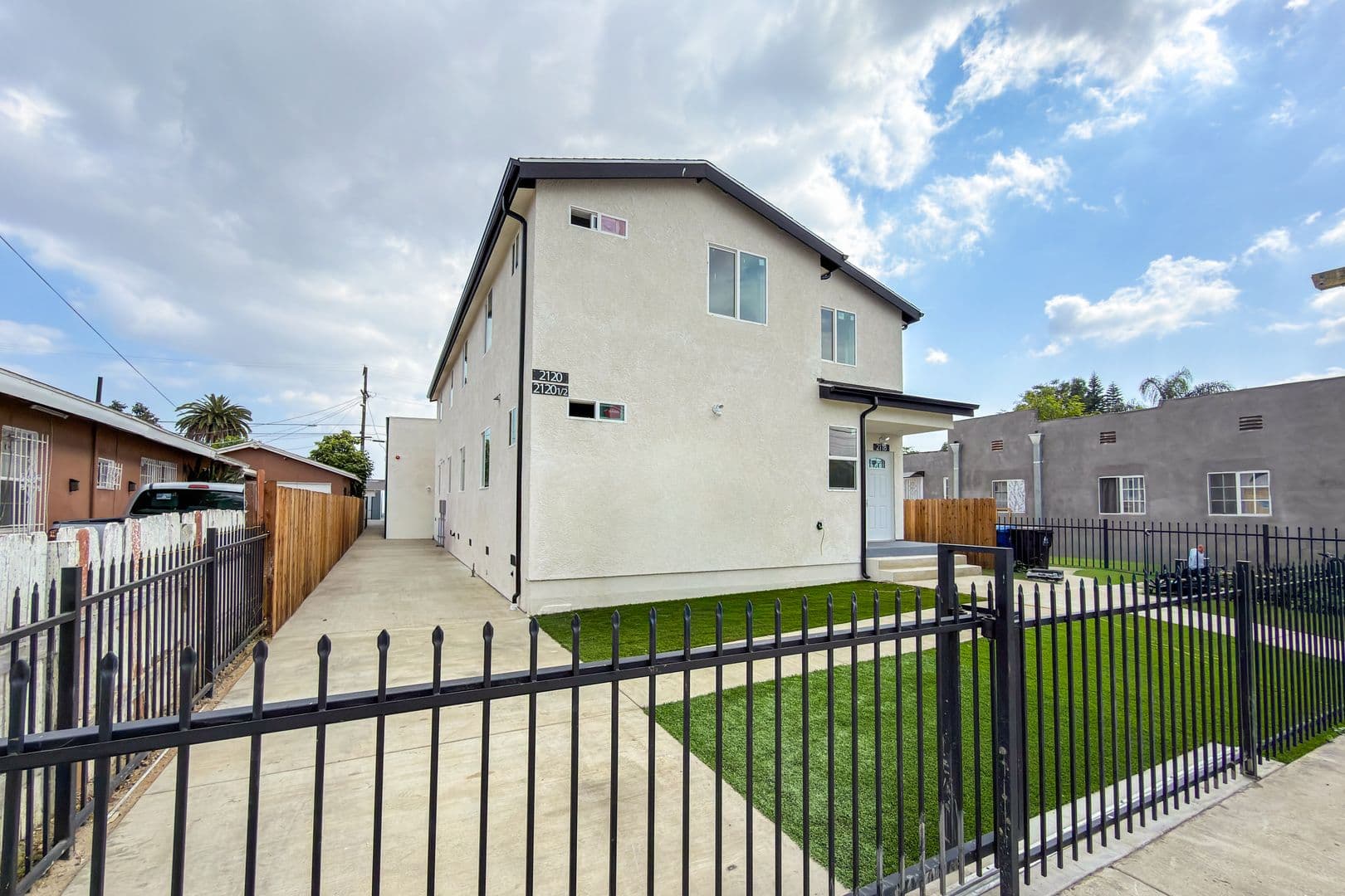 Los Angeles Apartment: 2118 E 92nd St