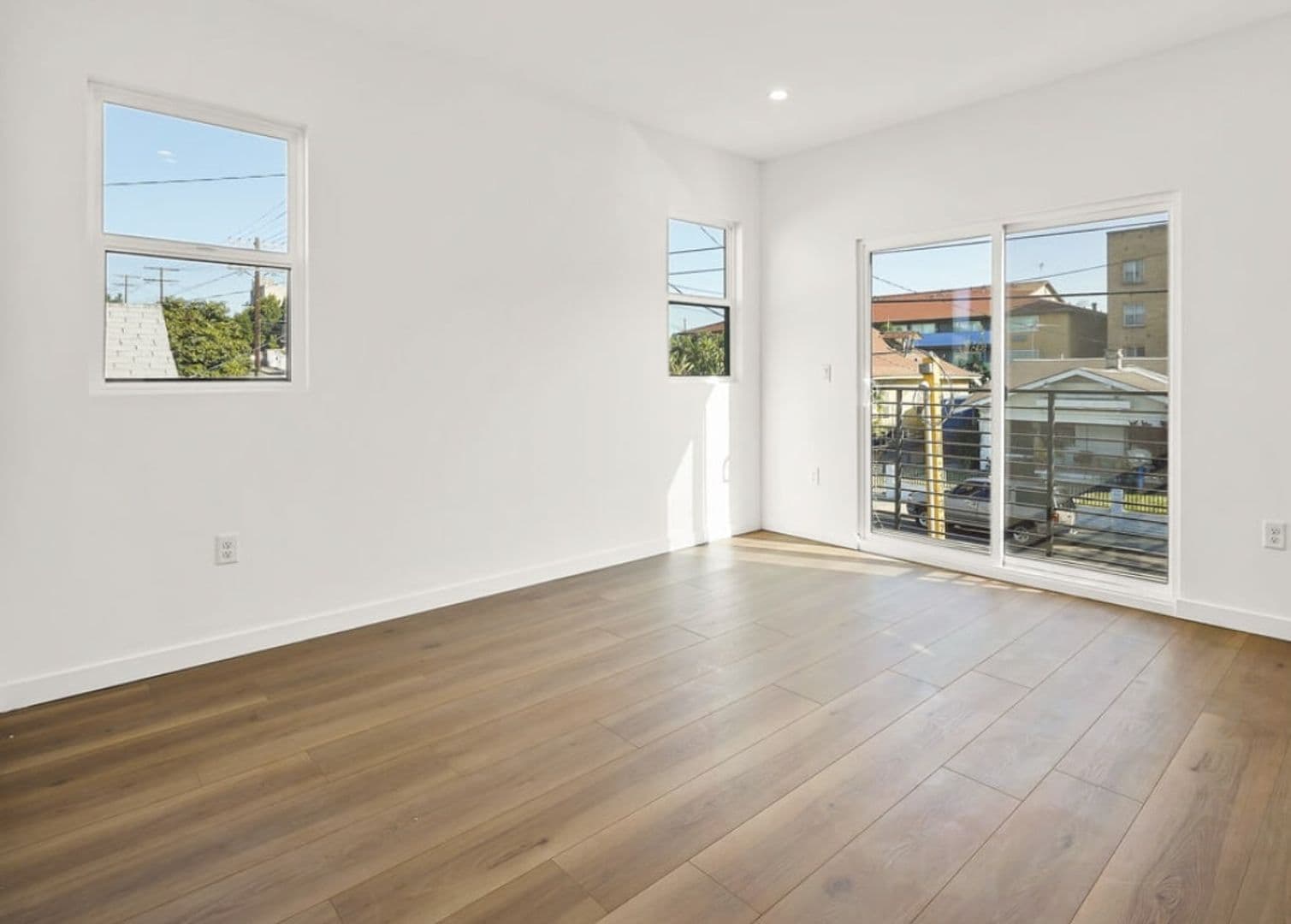Los Angeles Apartment: 1731 S New Hampshire Ave