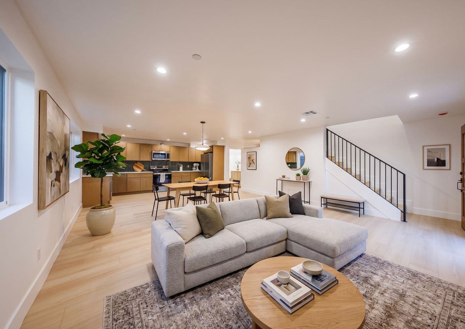 Los Angeles, CA Apartment: 2938 S. Sycamore Ave