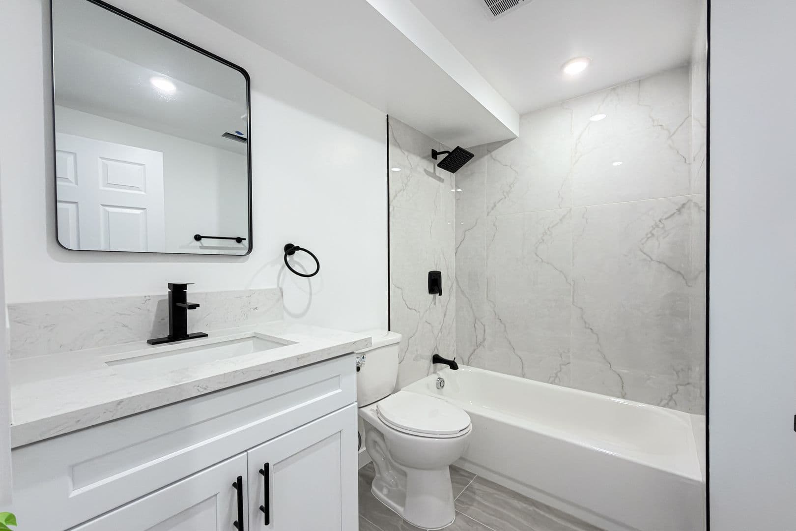 Los Angeles Apartment: 442 E 118th St