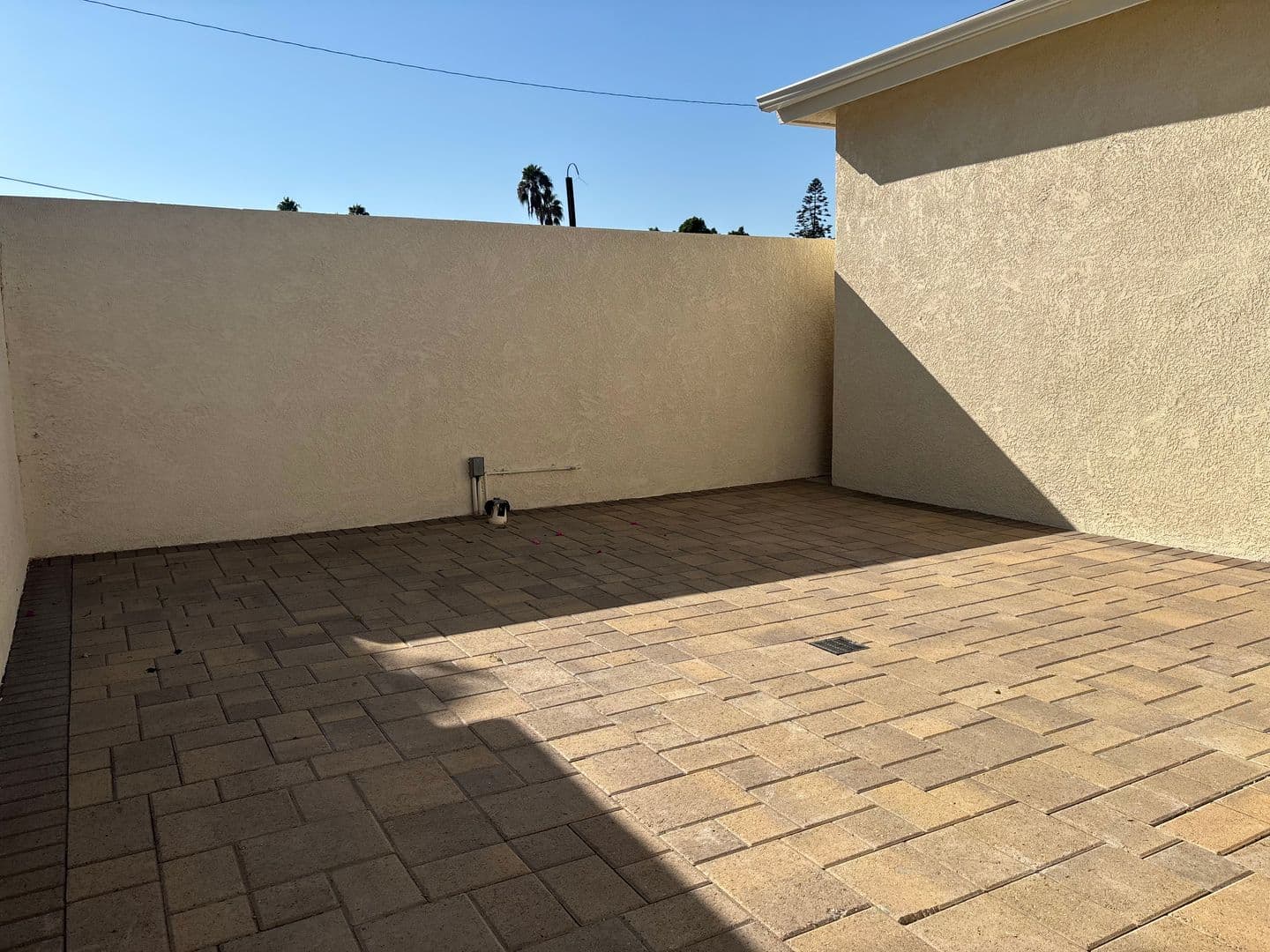 Sun Valley House: 11246 Lull Street