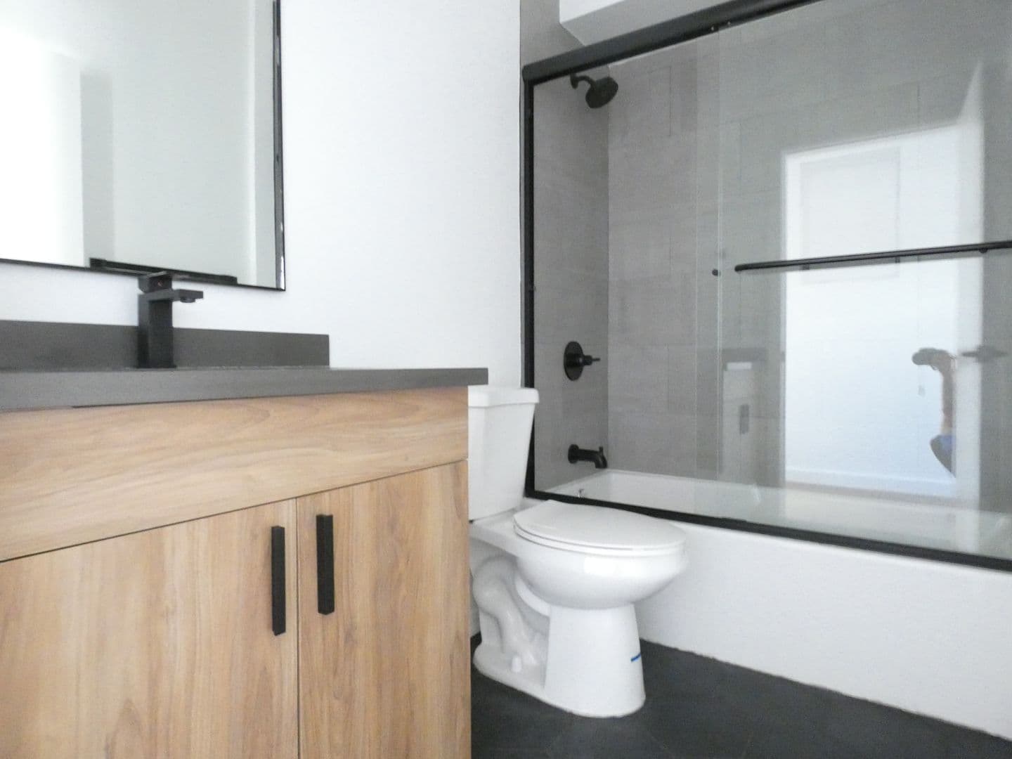 North Hollywood Apartment: 6034 Craner Ave