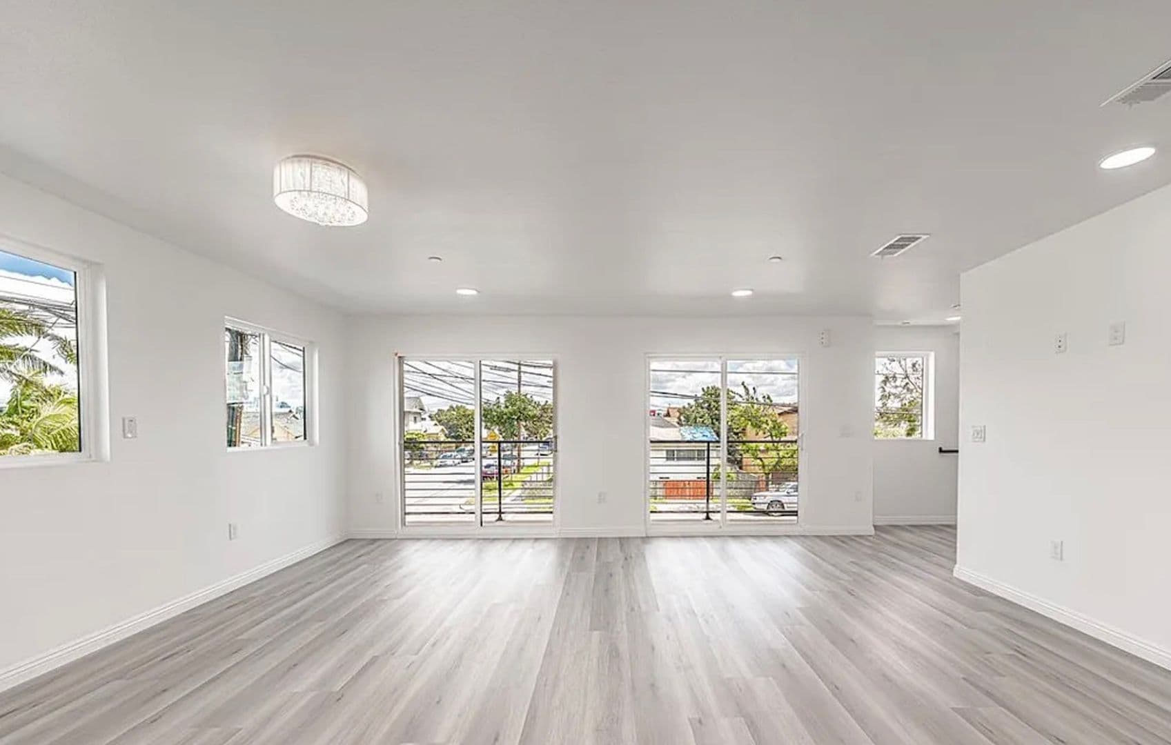 Los Angeles Apartment: 3653 Halldale Ave