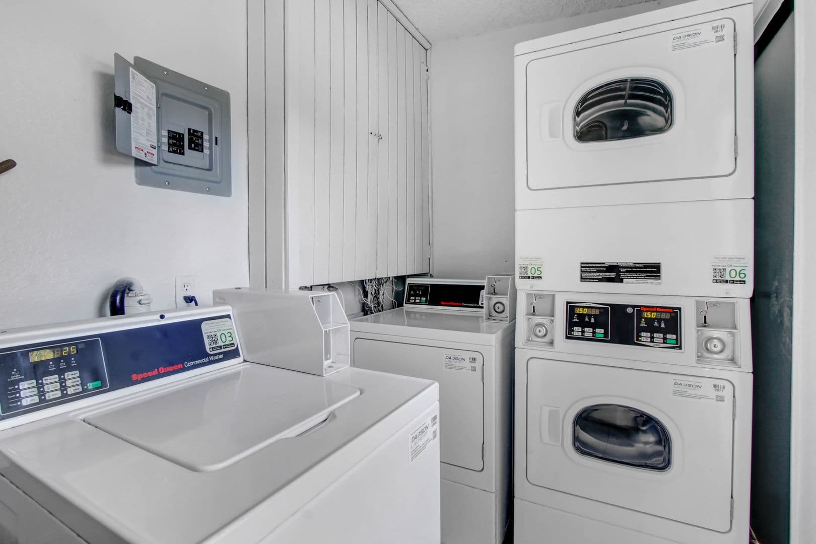Burbank Apartment: 1300 W Olive Ave