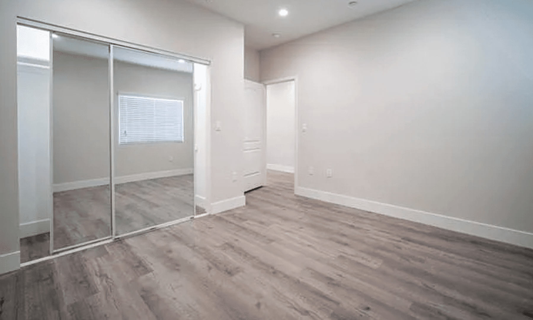 North Hollywood Apartment: 6841 Radford Ave