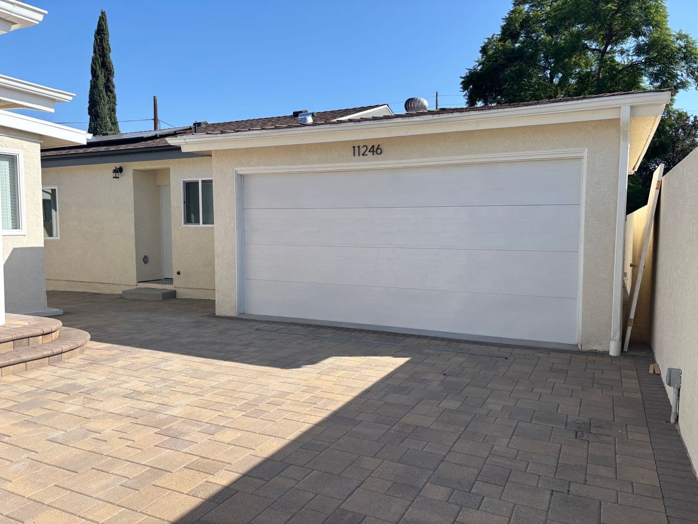 Sun Valley House: 11246 Lull Street