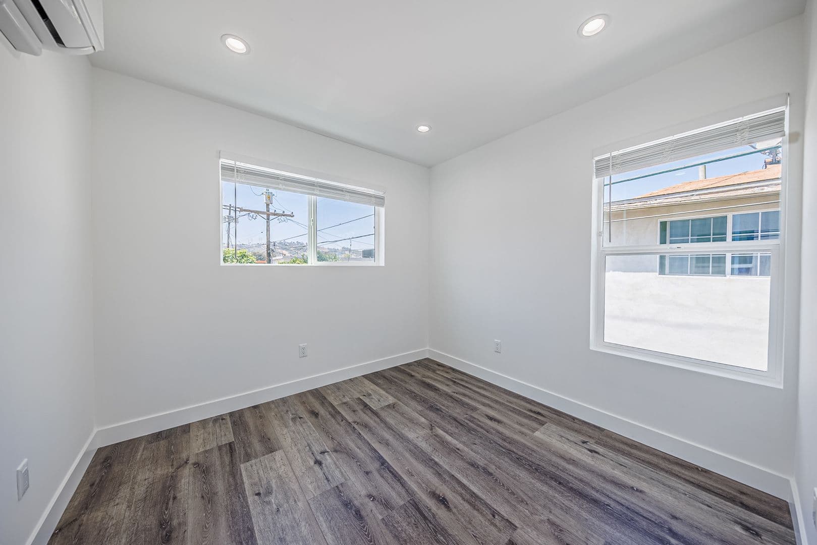 Los Angeles Apartment: 3015 Alsace Ave