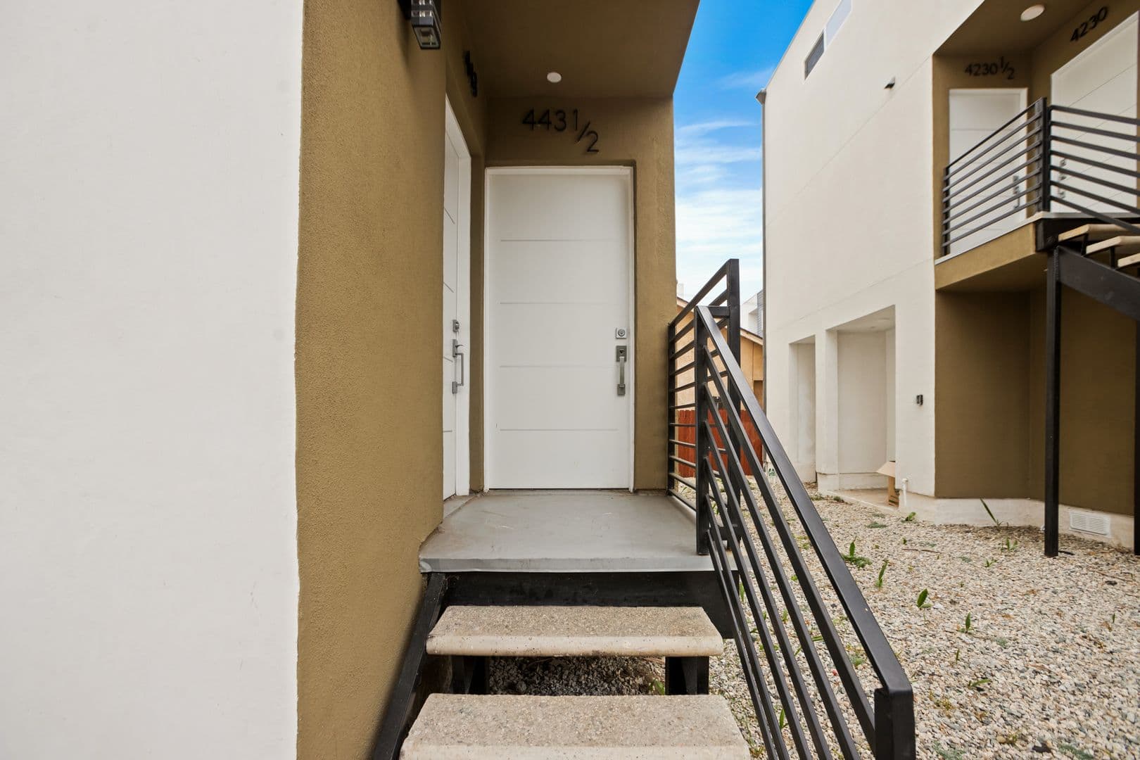 Los Angeles Apartment: 443 N Heliotrope Dr