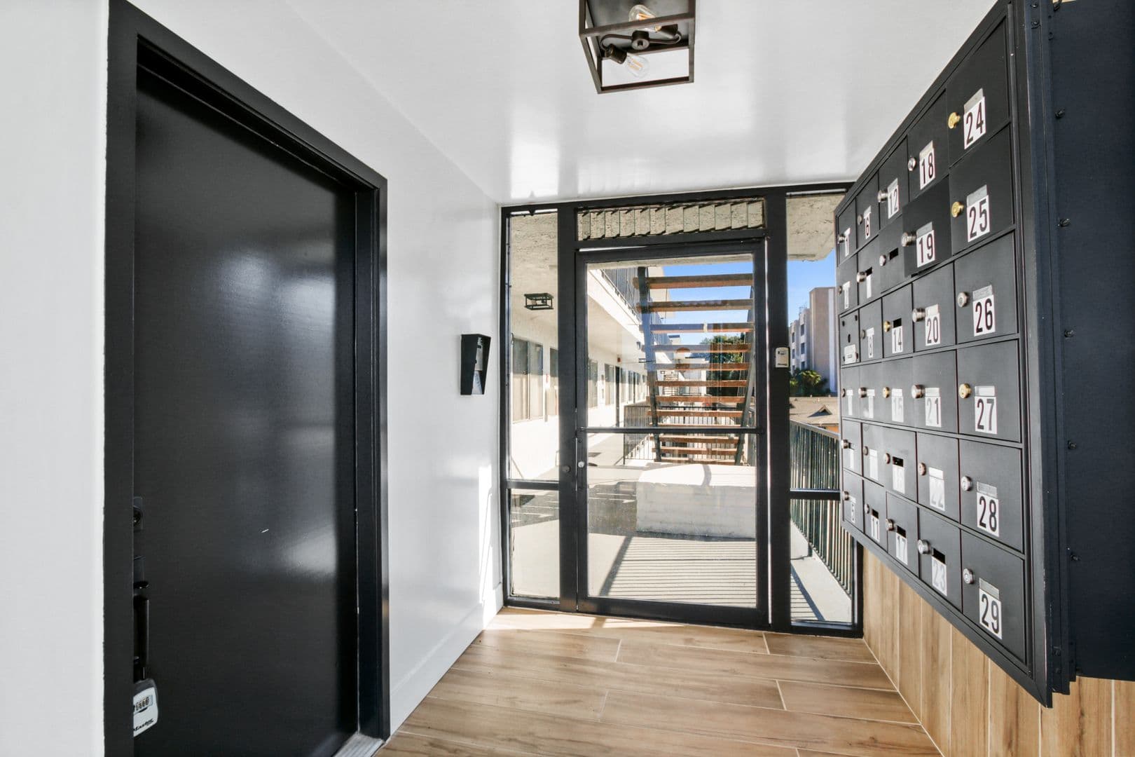 Hawthorne Apartment: 14112 Yukon Ave