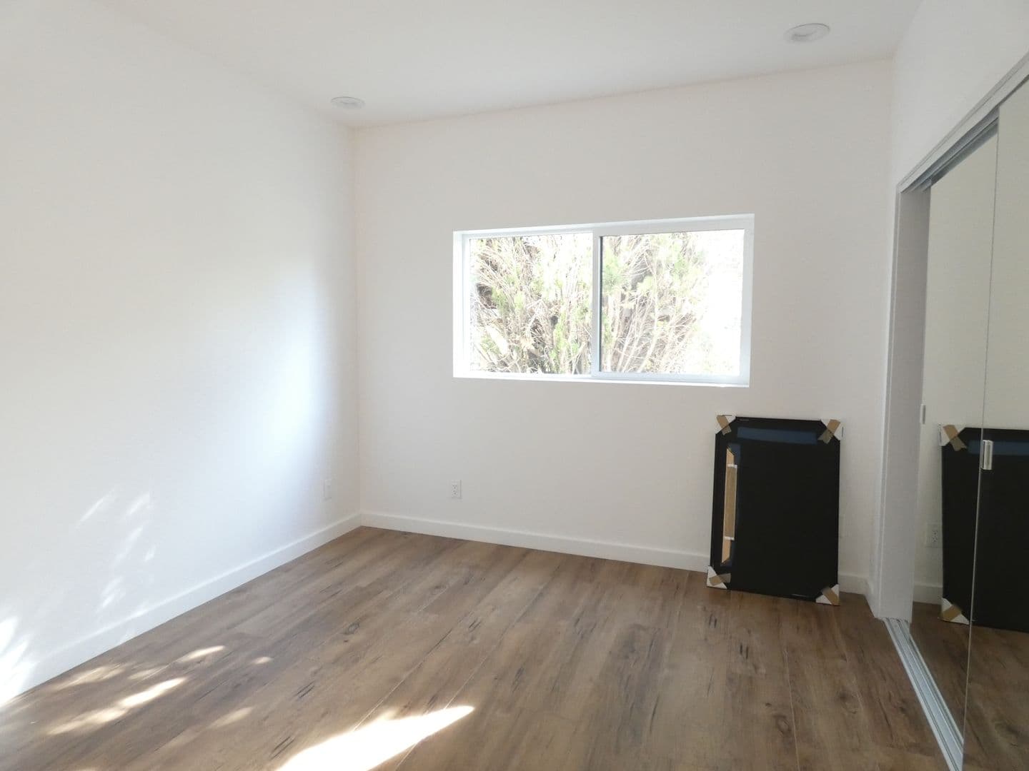 North Hollywood Apartment: 6034 Craner Ave