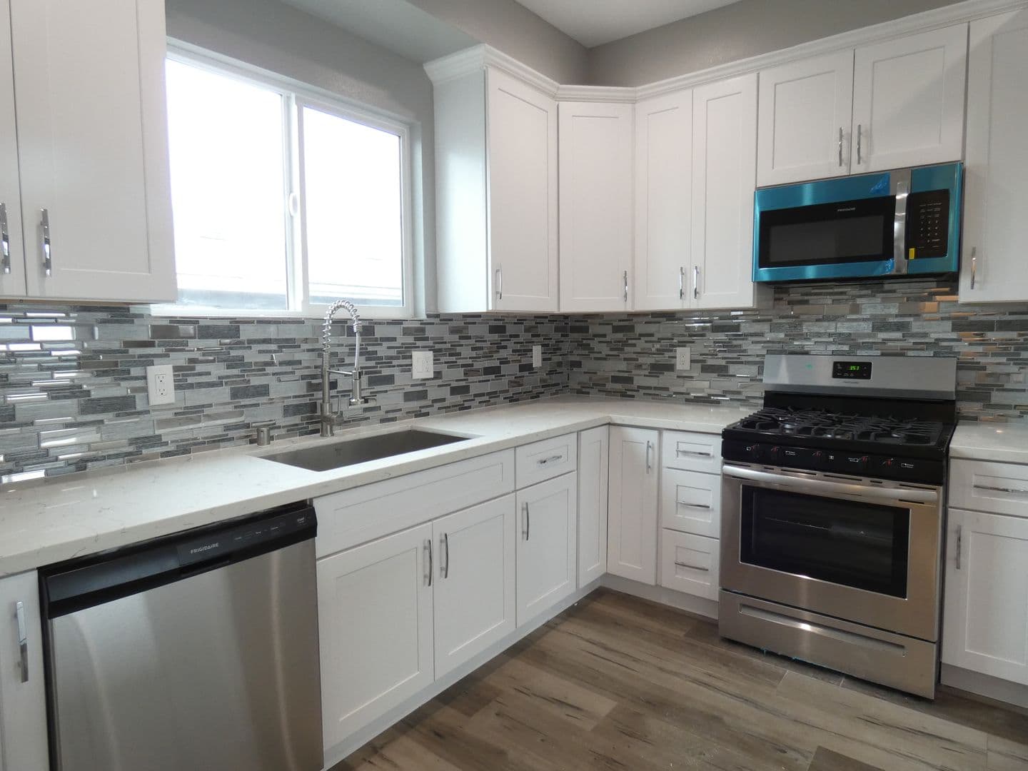 Los Angeles Apartment: 1628 S La Brea Ave