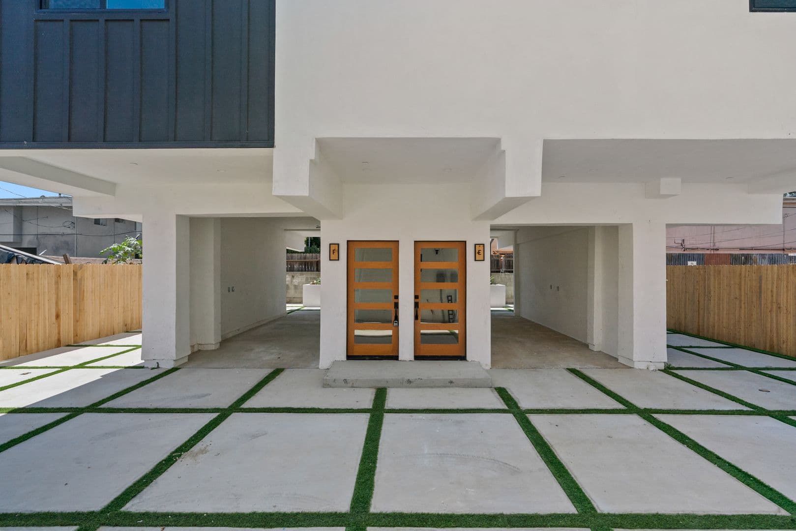 Los Angeles Townhome: 2637 S Garth Ave