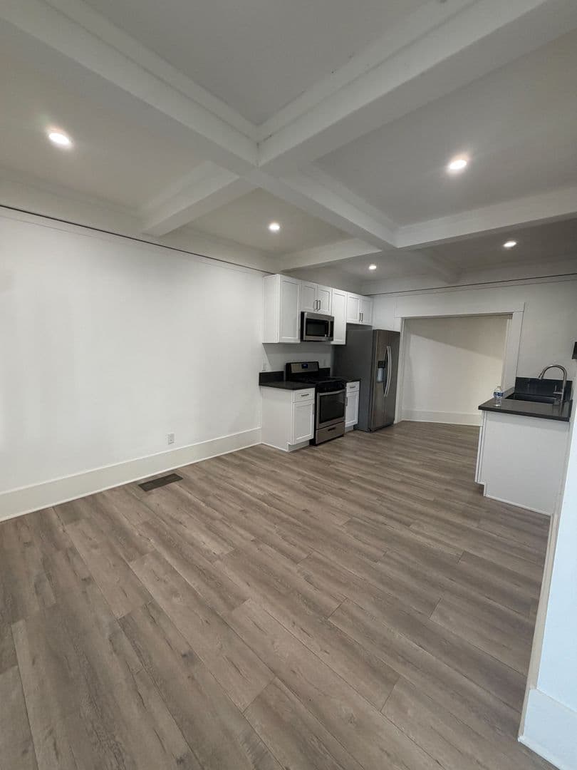 Los Angeles Apartment: 1112 Browning Blvd