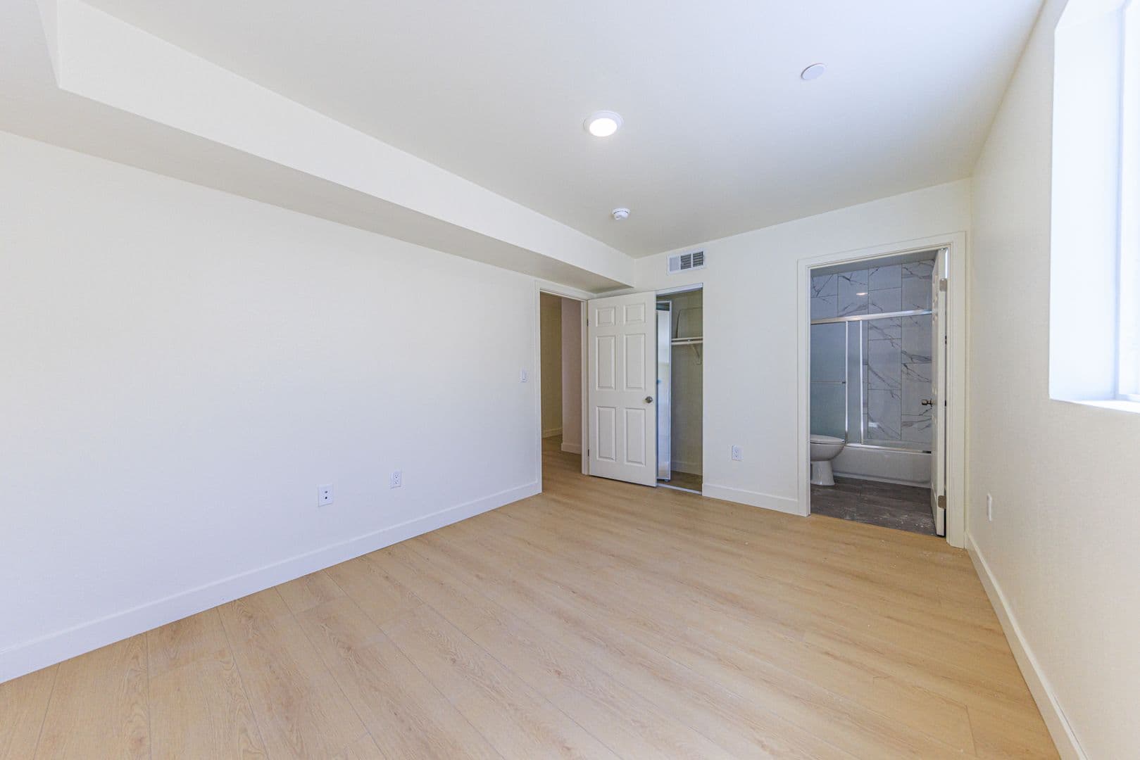Los Angeles Townhome: 1652 Murchison St