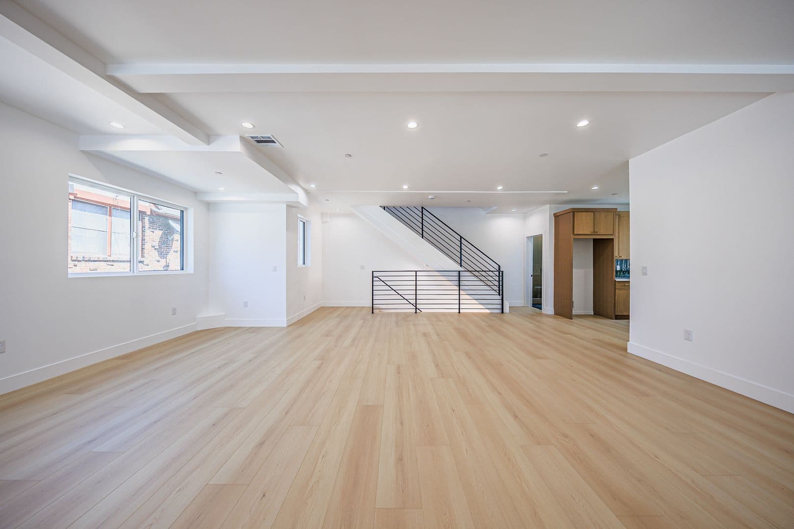 Los Angeles Apartment: 1259 S. Longwood Ave