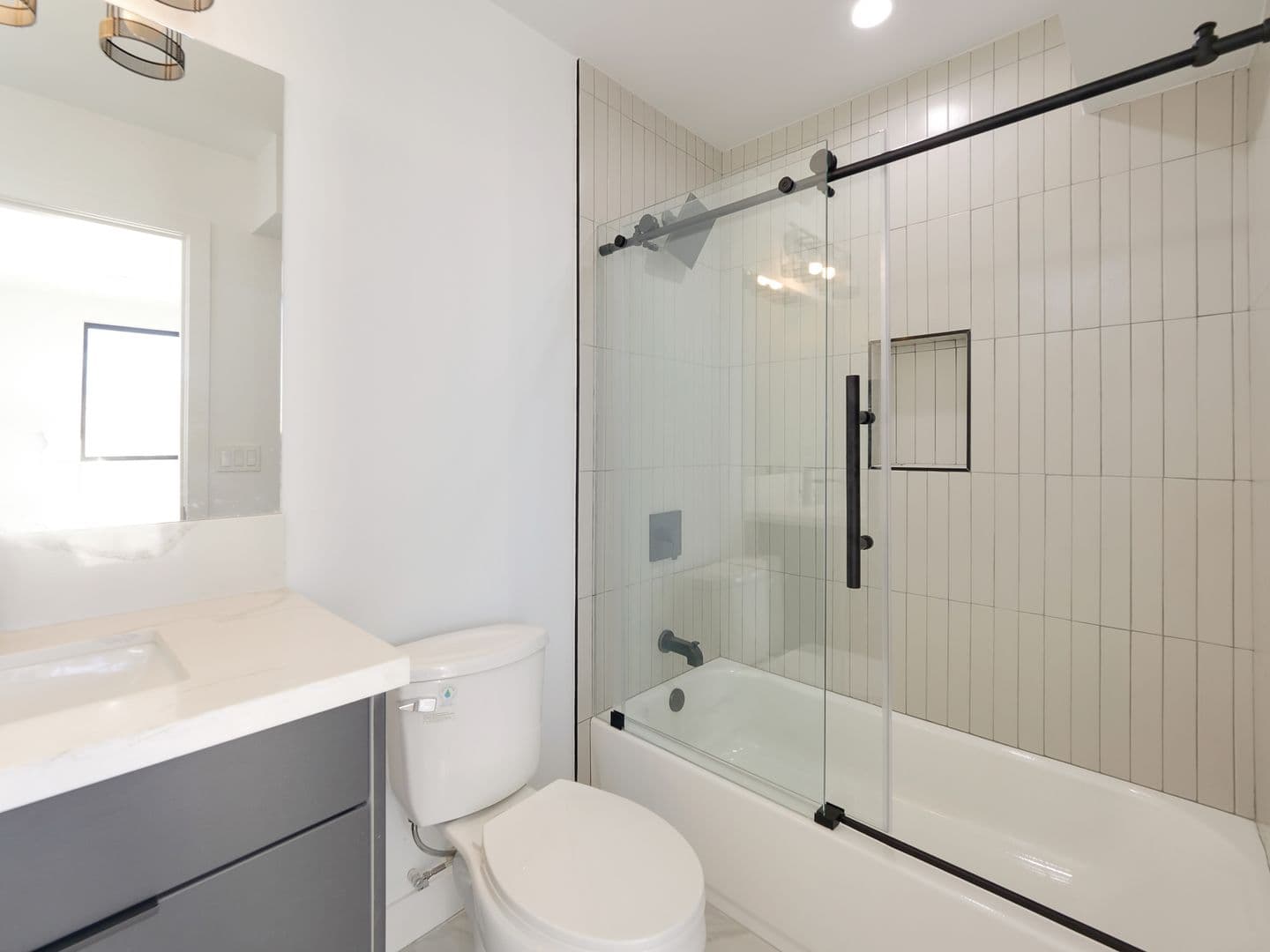 Los Angeles Apartment: 1856 S. Redondo Blvd