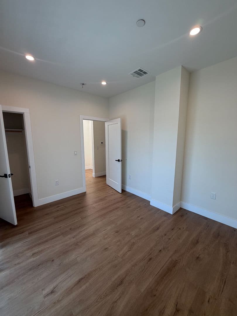 Los Angeles Apartment: 4512 St. Elmo Dr