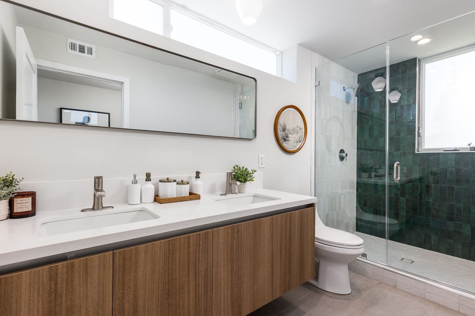 Los Angeles Apartment: 2820 Rowena Ave