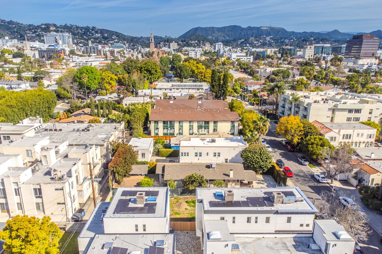 Los Angeles Apartment: 1227 N June St