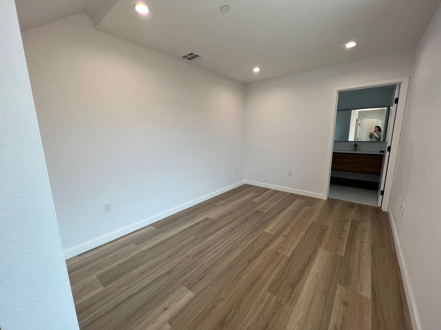 Los Angeles Apartment: 5526 Blackwelder St
