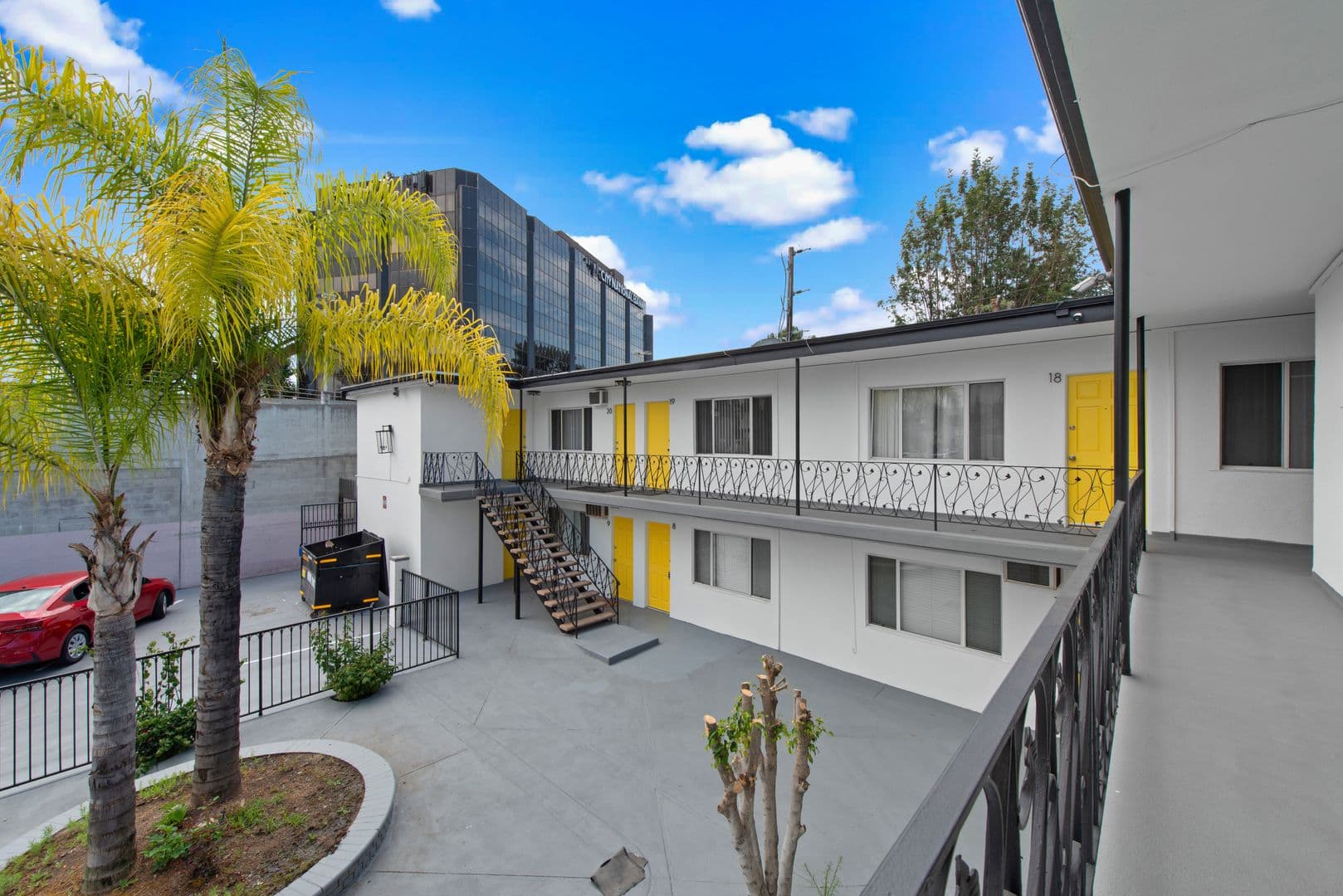 North Hollywood Apartment: 10926 Hortense St