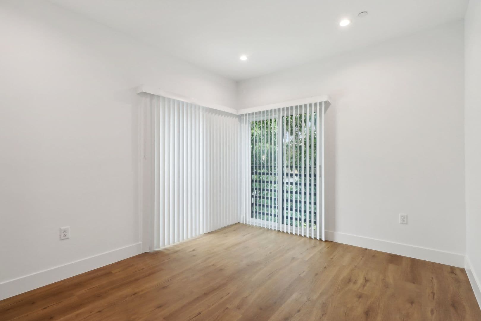 Los Angeles Apartment: 4512 St. Elmo Dr
