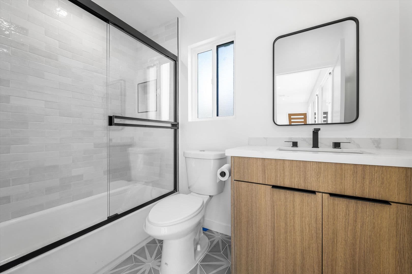 Los Angeles Apartment: 926 S Harvard Blvd
