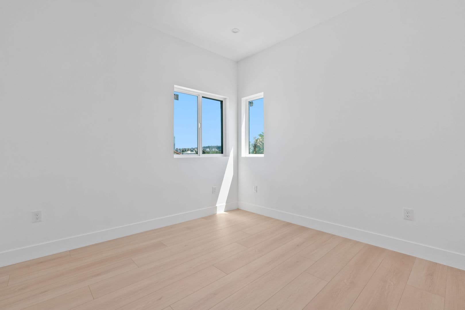 Los Angeles Townhome: 2637 S Garth Ave