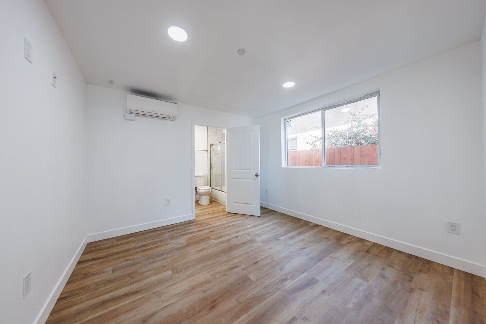 Los Angeles Townhome: 5327 Geer St